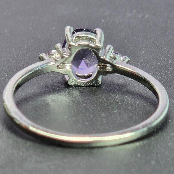 Simulated Oval Cut Amethyst Ring With Accent Stones‎ Size 10 (NWOT) - Picture 4 of 6